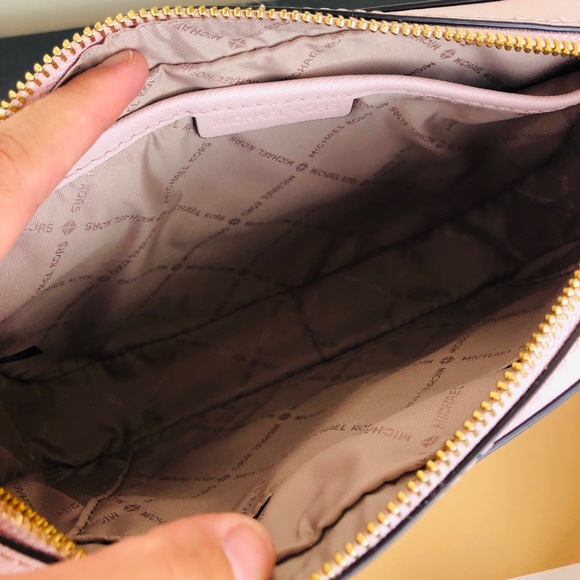 ❤️Michael Kors Sandrine Studded crossbody❤️ - Picture 9 of 11